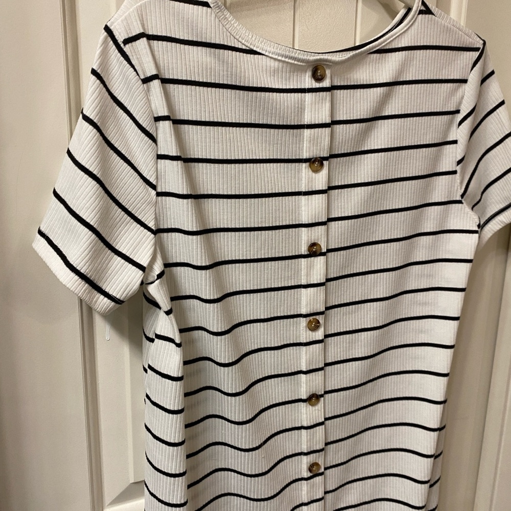 SHEIN Black and White Button Down Shirt - Picture 4 of 6